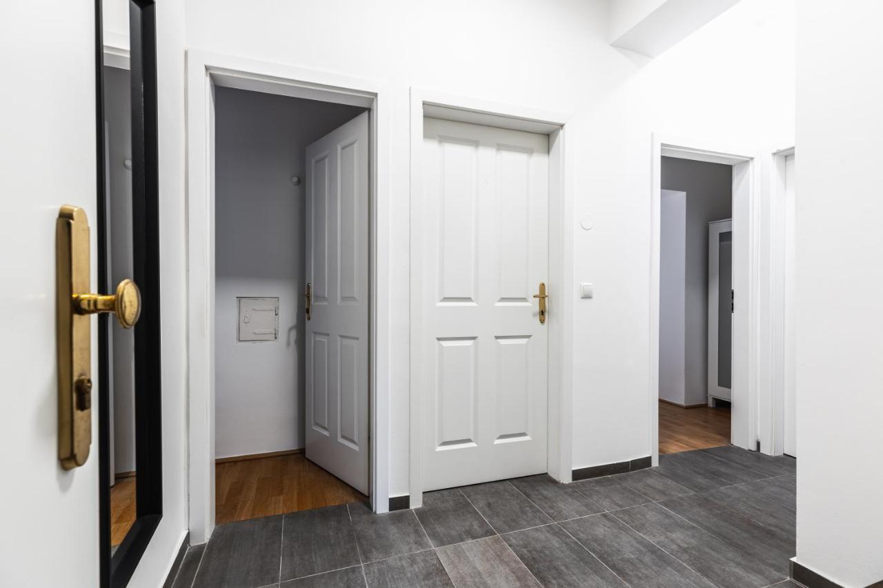 Stylish Designed In A Location * Viena